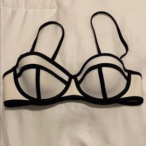 Triangl Bathing suit top black and white Small